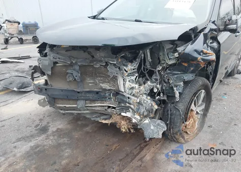 2017 Toyota Rav4 Xle z USA, uszkodzony, nr VIN JTMWFREV6HJ114933